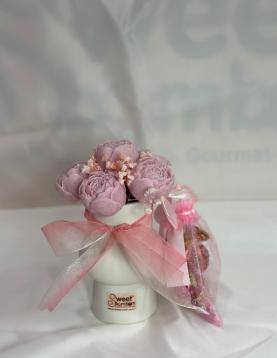Jarro de Laço Rosa com Flores de Cera e Bombons