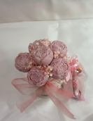 Jarro de Laço Rosa com Flores de Cera e Bombons